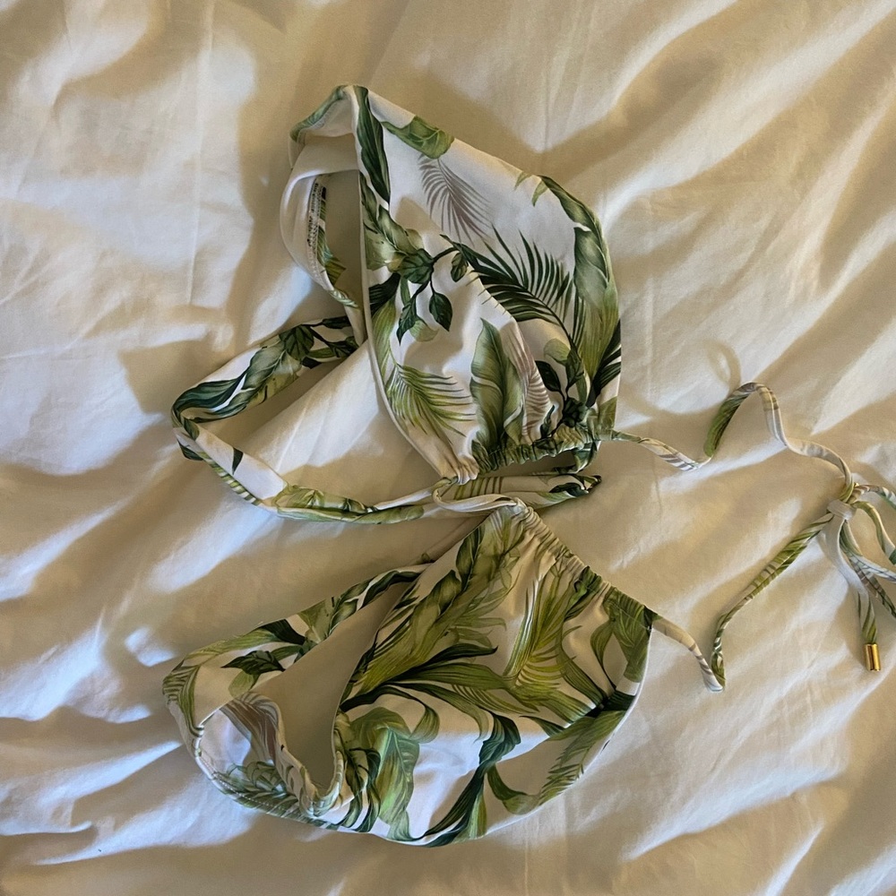 Monday Swimwear Copacabana top large no cups